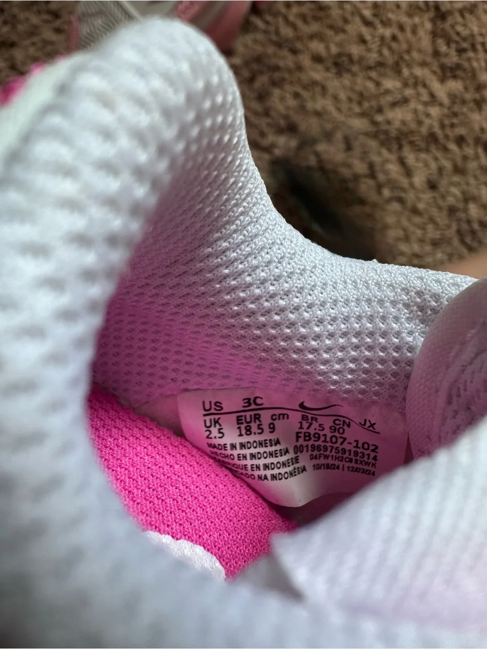 NEW W/O TAGS: Nike Kids Hot Pink & White Low-Top Sneakers